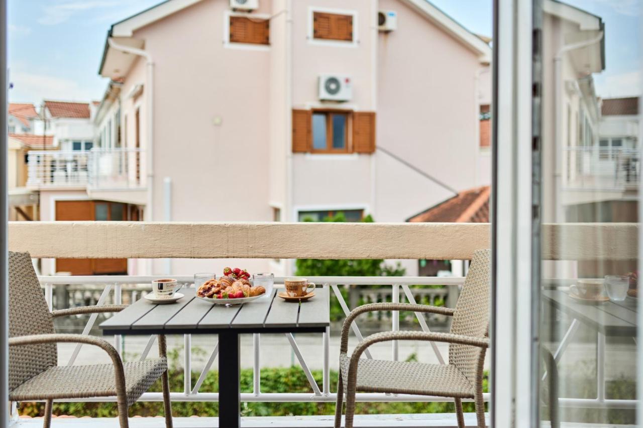 Waikiki Beach House Villa Tivat Exterior photo