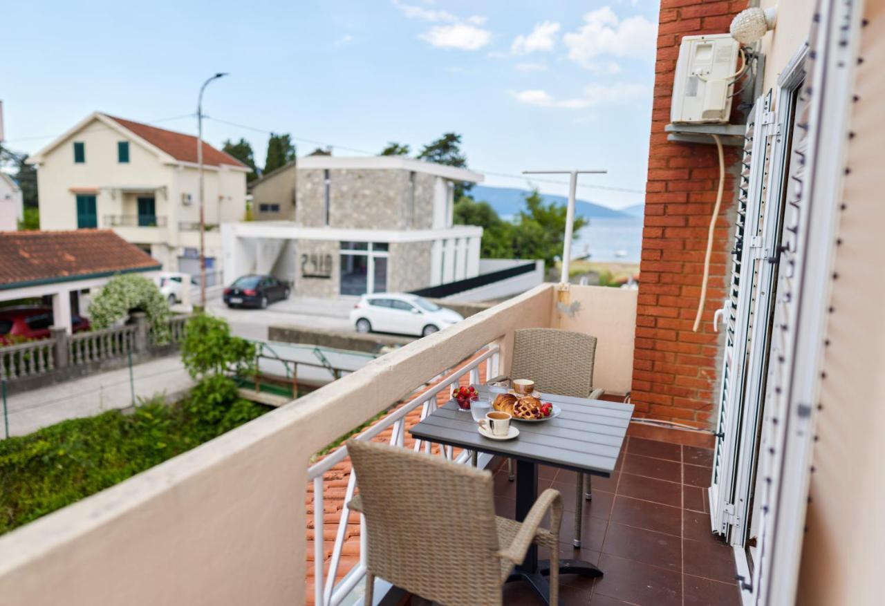 Waikiki Beach House Villa Tivat Exterior photo