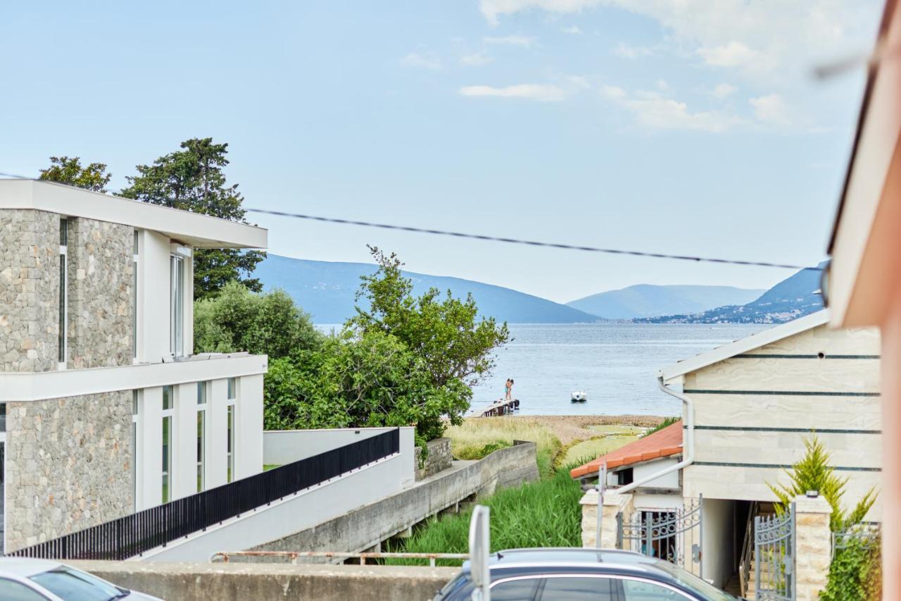 Waikiki Beach House Villa Tivat Exterior photo