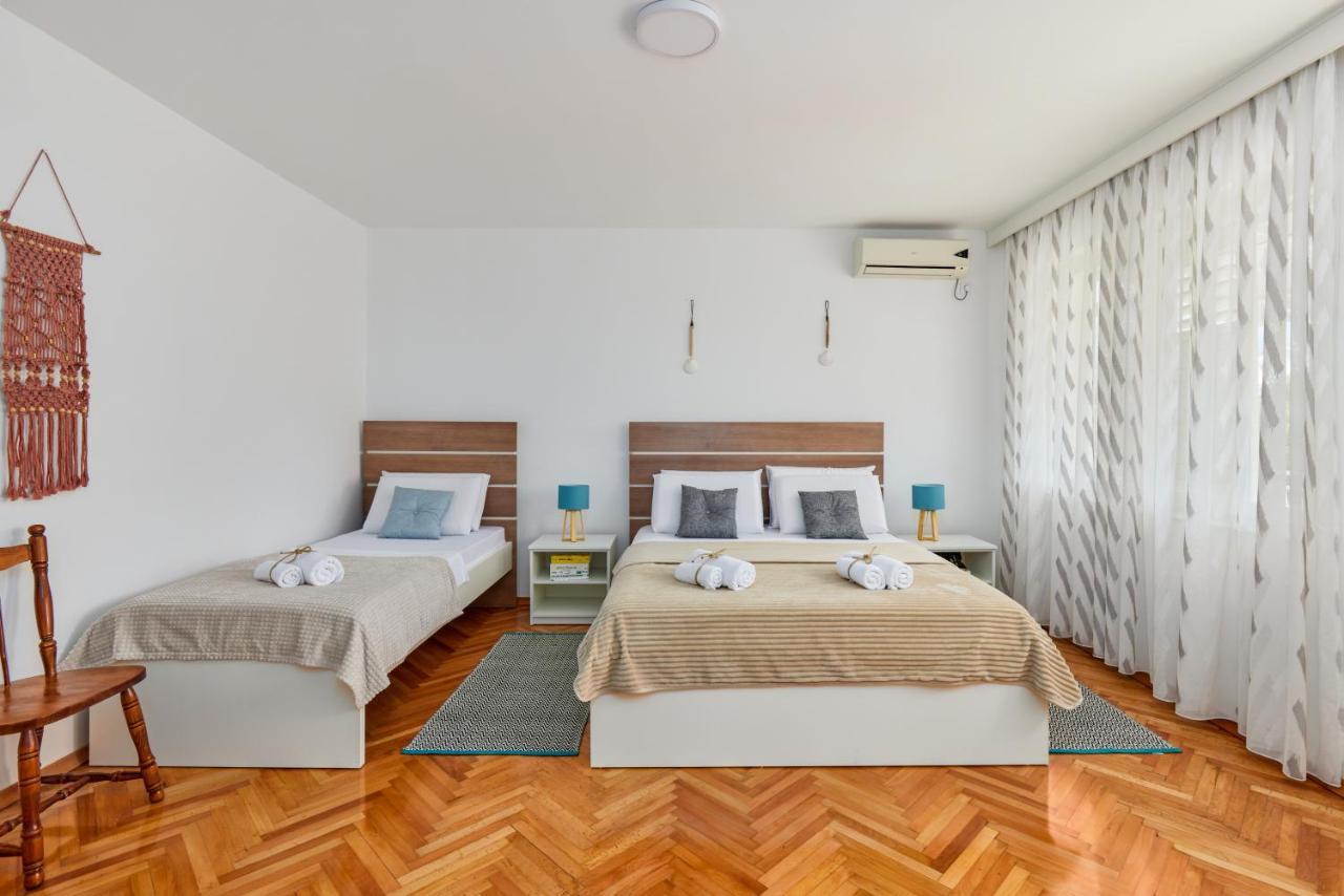 Waikiki Beach House Villa Tivat Exterior photo