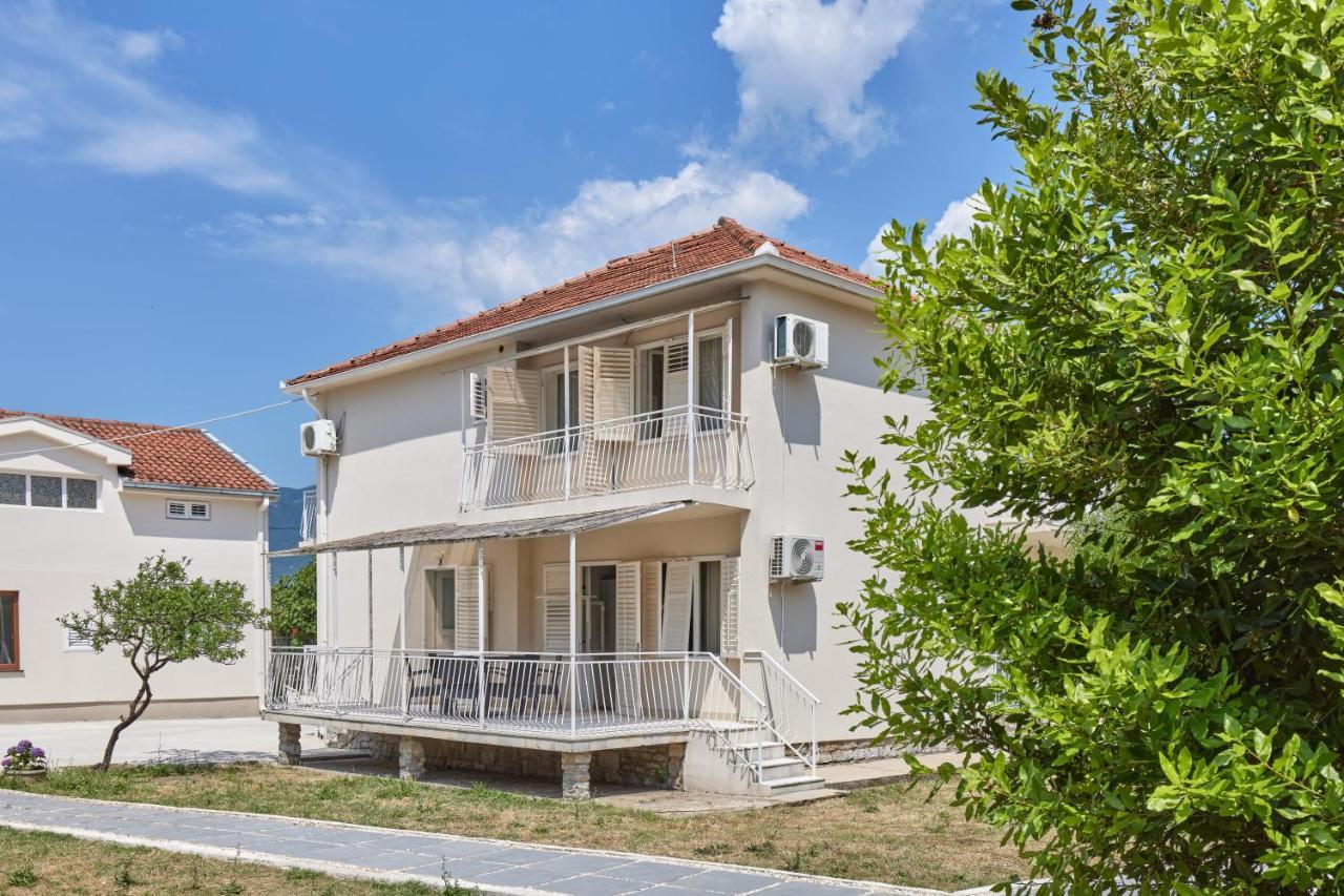Waikiki Beach House Villa Tivat Exterior photo