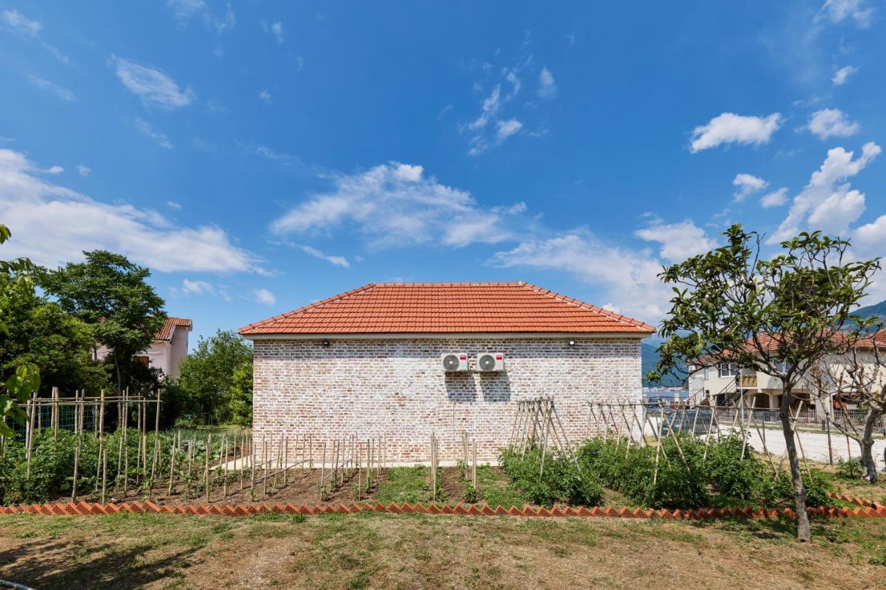 Waikiki Beach House Villa Tivat Exterior photo
